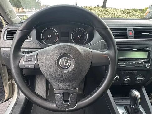 Used 2012 Volkswagen Jetta SE FWD image 14