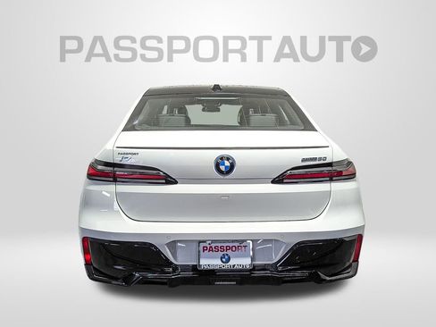 Used 2025 BMW i7 eDrive50 w/ M Sport Package image 5