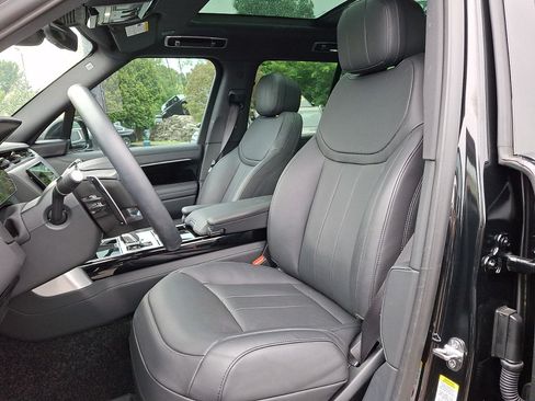 Certified 2025 Land Rover Range Rover SE AWD/4WD image 17