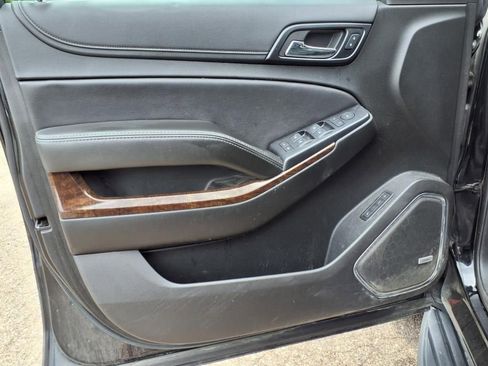 Used 2019 Chevrolet Suburban LT image 14