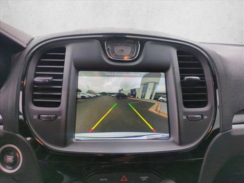 Used 2018 Chrysler 300 S image 13