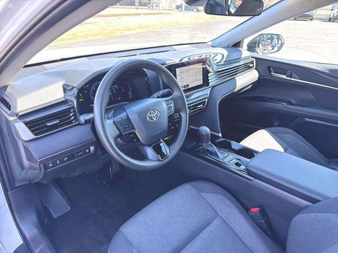 Used 2025 Toyota Camry LE image 10