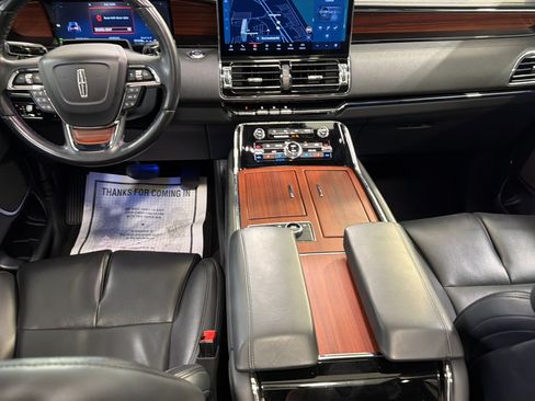 Used 2024 Lincoln Navigator Premiere AWD/4WD image 22