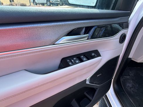 Used 2025 Jeep Wagoneer 4WD w/ Premium Group I image 15