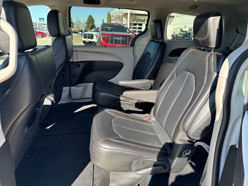 Used 2024 Chrysler Pacifica Touring-L FWD image 29