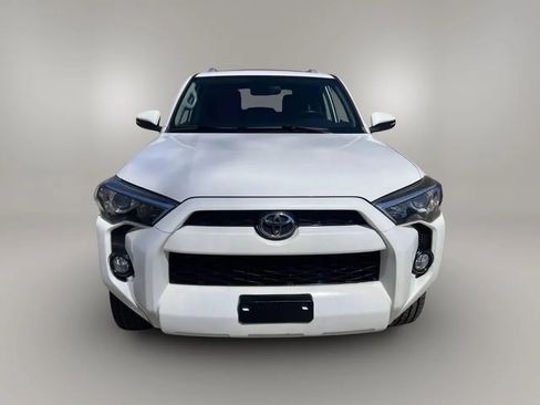 Used 2017 Toyota 4Runner SR5 Premium RWD image 3