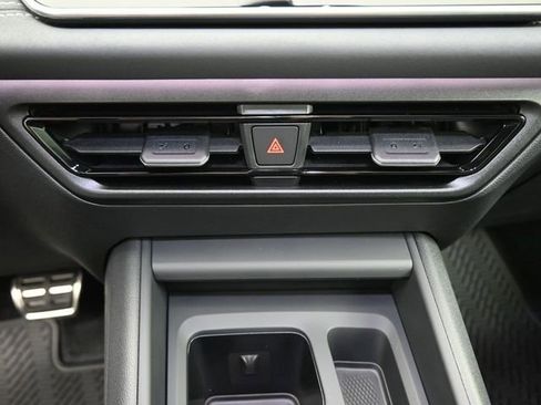 New 2026 Volkswagen Tiguan SE R-Line image 3