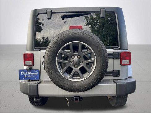 Used 2018 Jeep Wrangler Unlimited Sahara AWD/4WD image 6