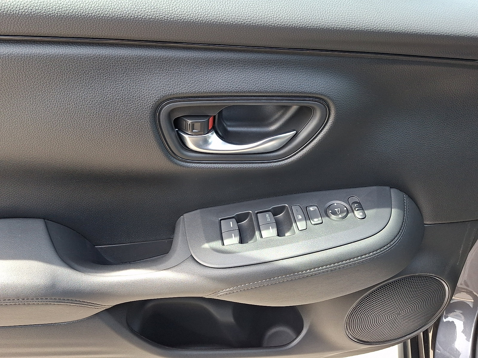 Used 2024 Honda HR-V LX image 12