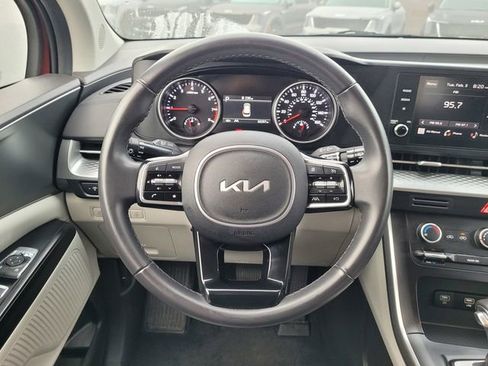 Certified 2024 Kia Carnival LX image 19