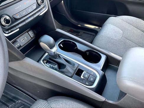 Used 2019 Hyundai Santa Fe SE image 14