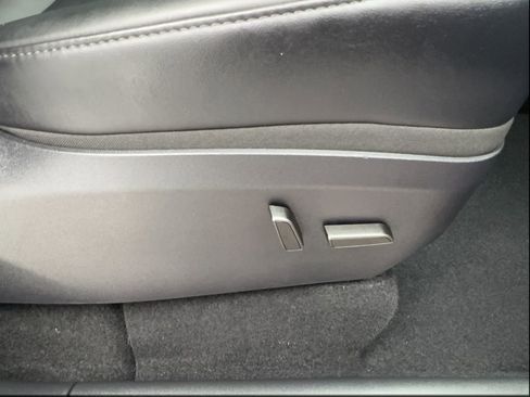 Used 2025 Tesla Model Y Long Range RWD image 30