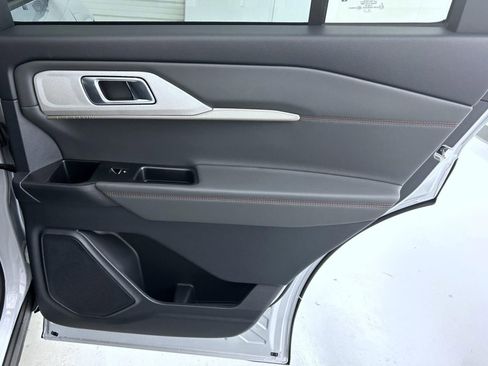 New 2026 Ford Explorer Active AWD/4WD image 17