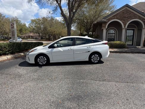 Used 2018 Toyota Prius Four image 12