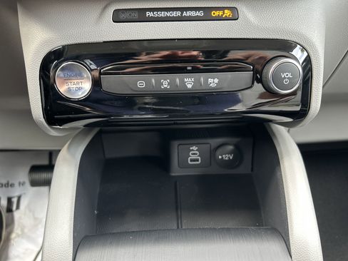 New 2025 Ford Escape SE image 19