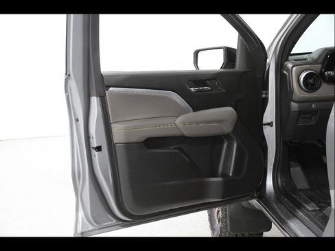 Used 2024 Chevrolet Colorado ZR2 AWD/4WD image 5