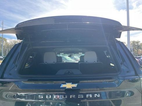 New 2025 Chevrolet Suburban Premier image 6