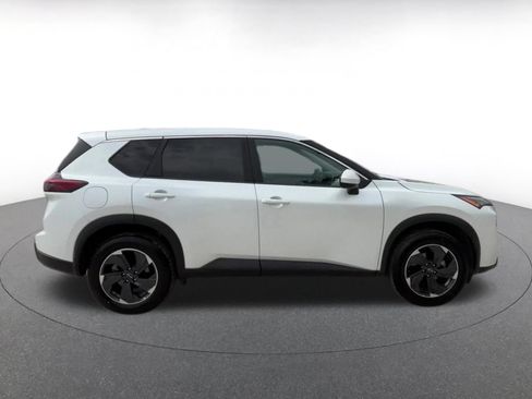 Used 2025 Nissan Rogue SV FWD image 16