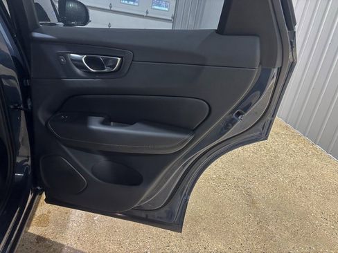 Used 2023 Volvo XC60 B6 Ultimate w/ Climate Package image 32