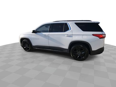 Used 2019 Chevrolet Traverse LT w/ LPO, 'HIT The Road' Package FWD image 6