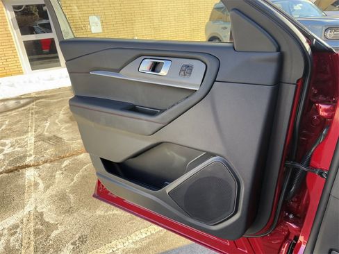 Used 2025 Ford Explorer ST-Line w/ Premium Package image 23