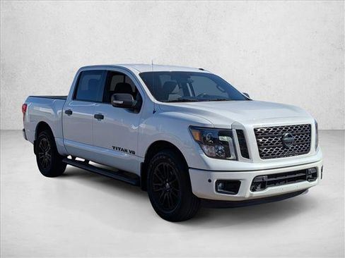 Used 2019 Nissan Titan SV w/ SV Convenience Package image 3