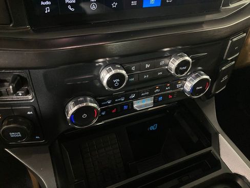 Used 2023 Ford F250 Lariat image 9