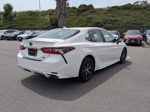 Used 2022 Toyota Camry SE w/ Carpet Mat Package (TMS) image 5