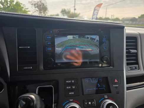 Used 2017 Toyota Sienna XLE w/ XLE Navigation Package image 25