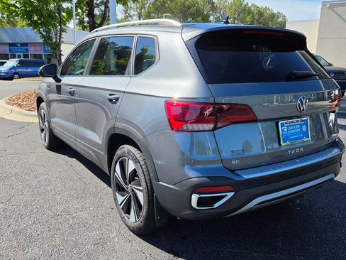 Used 2024 Volkswagen Taos SE AWD/4WD image 4