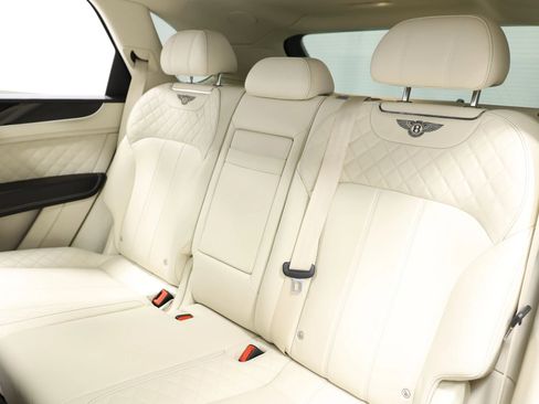 Used 2019 Bentley Bentayga AWD/4WD image 3