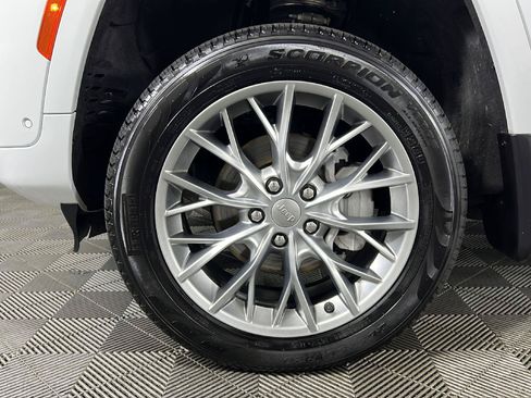 Used 2025 Jeep Grand Cherokee Summit w/ MOPAR Finishing Package AWD/4WD image 43