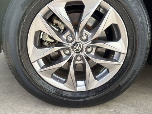 Used 2023 Toyota Sienna LE FWD image 24