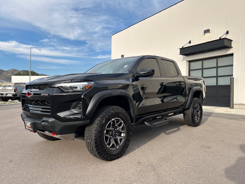 Used 2024 Chevrolet Colorado ZR2 w/ Technology Package AWD/4WD image 2