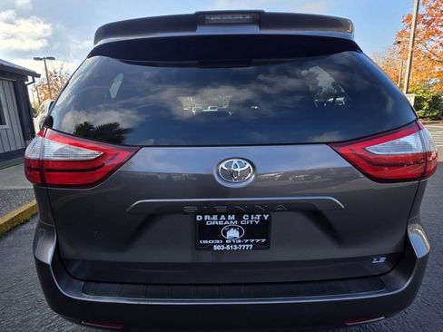 Used 2018 Toyota Sienna LE image 7