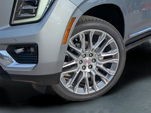 Used 2026 GMC Yukon Denali w/ Denali Reserve Package image 2