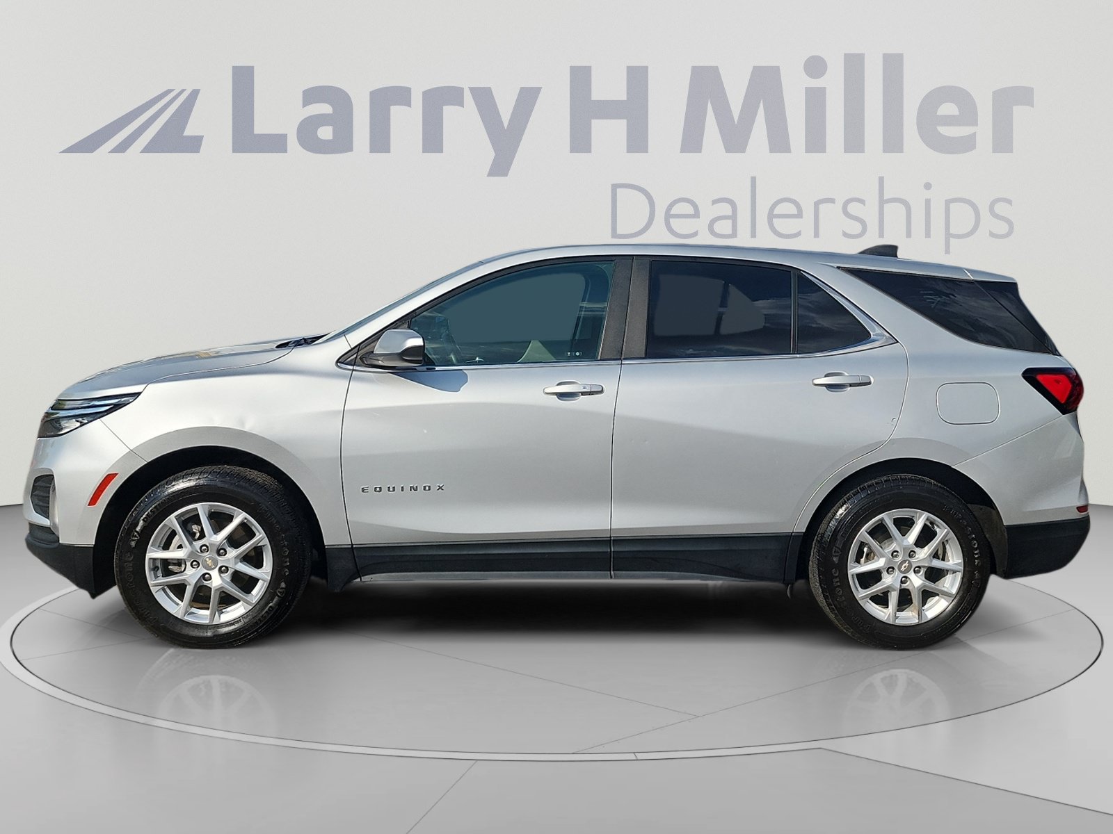 Used 2022 Chevrolet Equinox LT AWD/4WD image 2