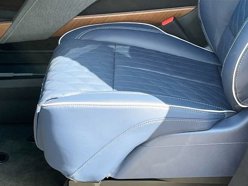 New 2026 Cadillac Vistiq Premium Luxury w/ LPO, Floor Liner Package AWD/4WD image 20