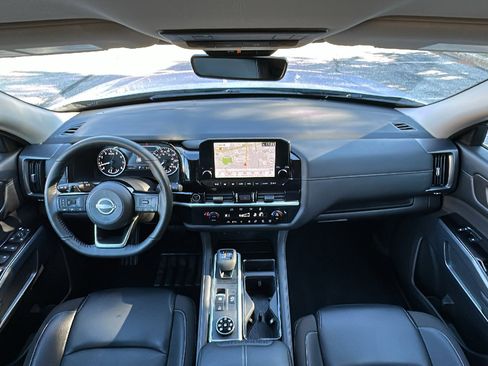 Certified 2024 Nissan Pathfinder SL image 26