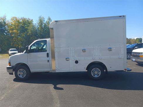 New 2025 Chevrolet Express 3500 w/ Power Convenience Package image 11