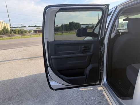 Used 2012 RAM 2500 ST w/ Chrome Appearance Group AWD/4WD image 17