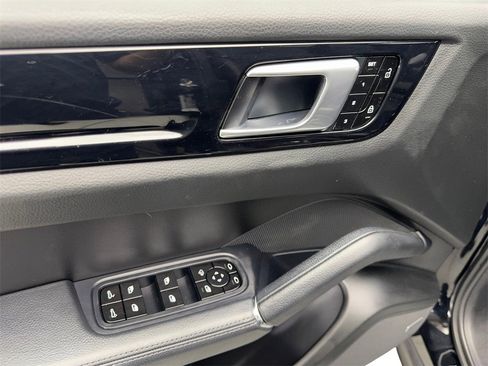 Used 2021 Porsche Cayenne Coupe image 31