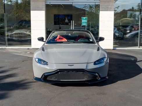 Used 2023 Aston Martin V8 Vantage Coupe image 6