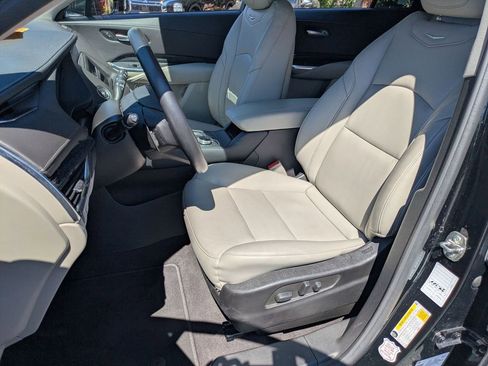 Used 2023 Cadillac XT4 Premium Luxury image 14