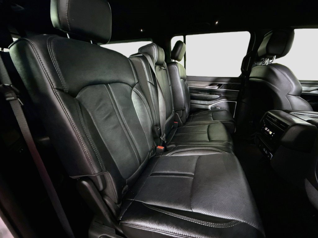 Used 2024 Jeep Wagoneer L Series II w/ Flexible Seating Group RWD image 26