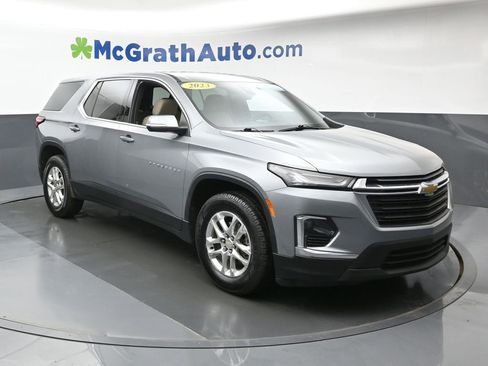 Used 2023 Chevrolet Traverse LS image 2