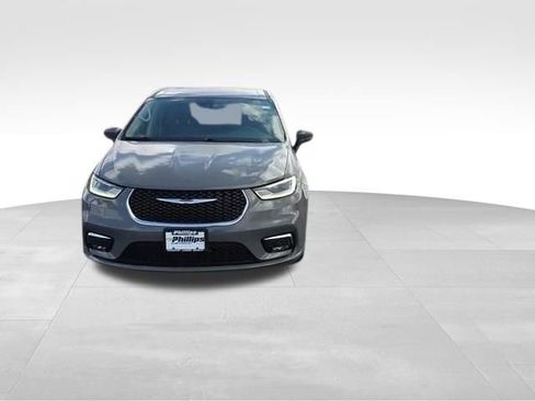 Used 2023 Chrysler Pacifica Touring-L FWD image 12
