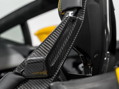 Used 2022 Lamborghini Huracan EVO RWD image 22
