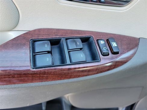 Used 2014 Toyota Sienna XLE image 9