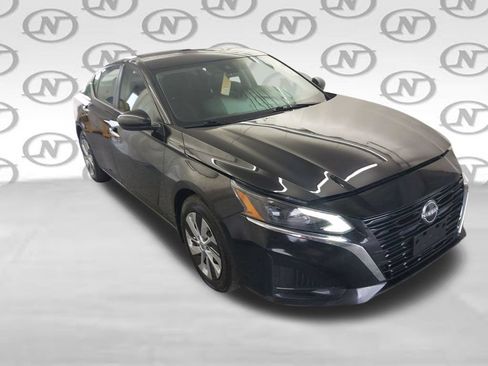 Used 2023 Nissan Altima 2.5 S FWD image 12